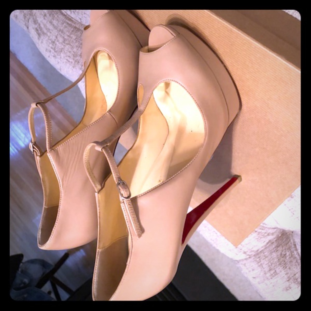 SOLD💨💨💨Christian Louboutin AltaPoppins